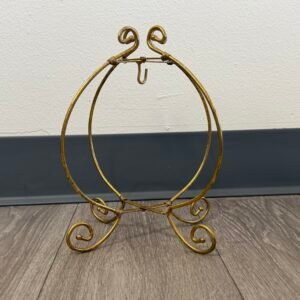 Vintage-Style Gold Scroll Ornament Display Stand – Oval Metal Holder